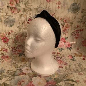 Black head band